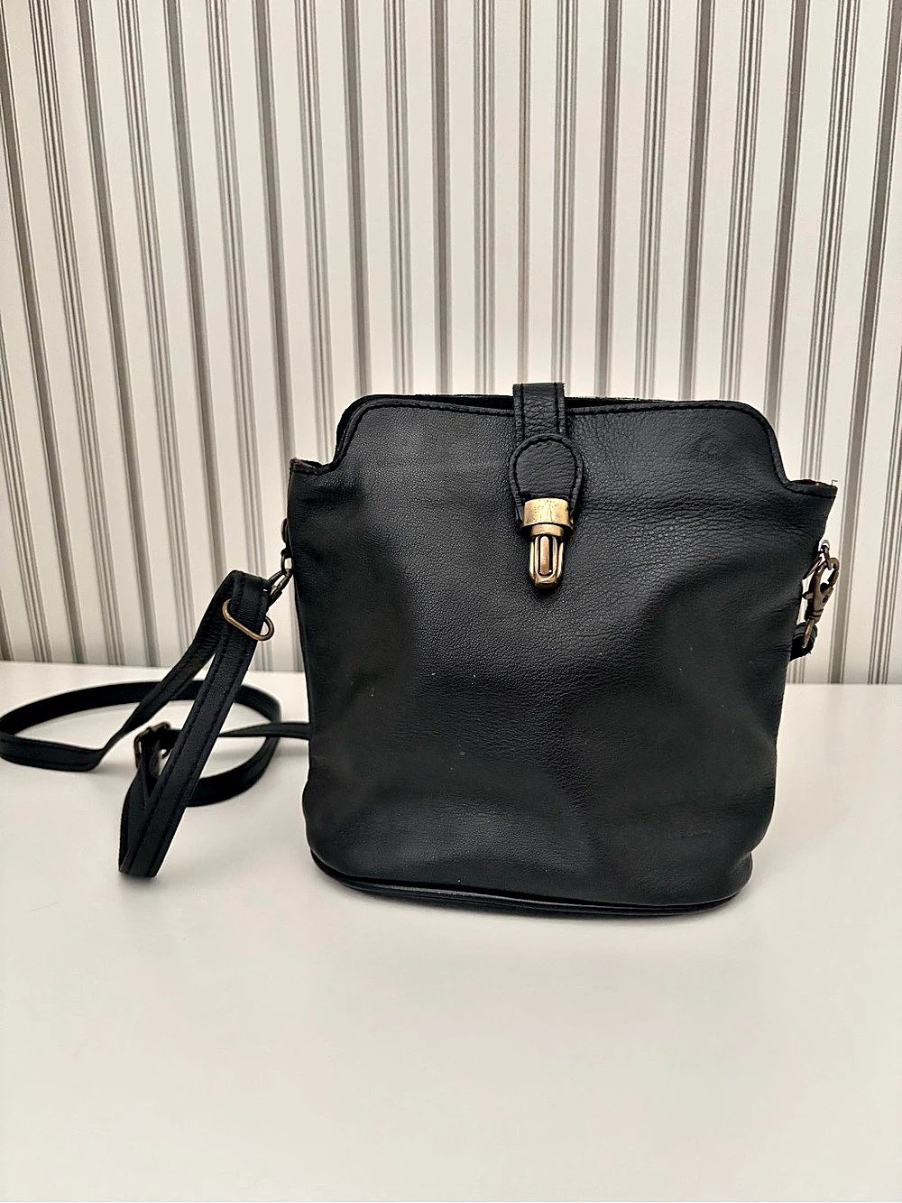 Zagara Leather Crossbody
Bag Black